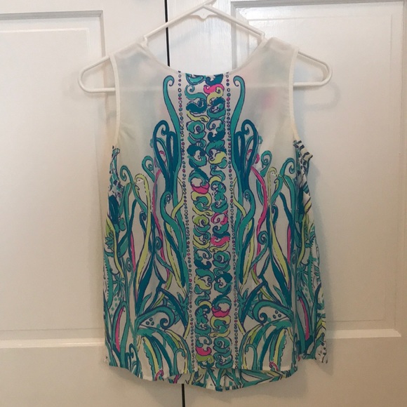 Lilly Pulitzer Back Button Top - Picture 2 of 7